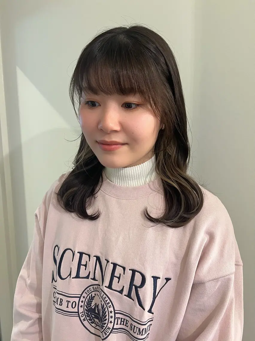 セミロング カラー イヤリングカラー ヘアカラー 工藤 梨花のヘアスタイル