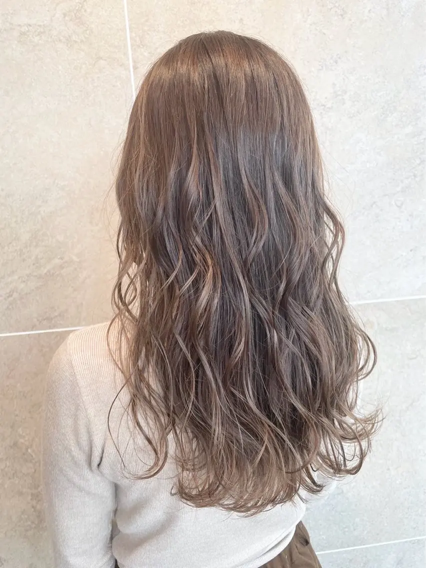 カラー 艶カラー 🩵NATSUKIのヘアスタイル