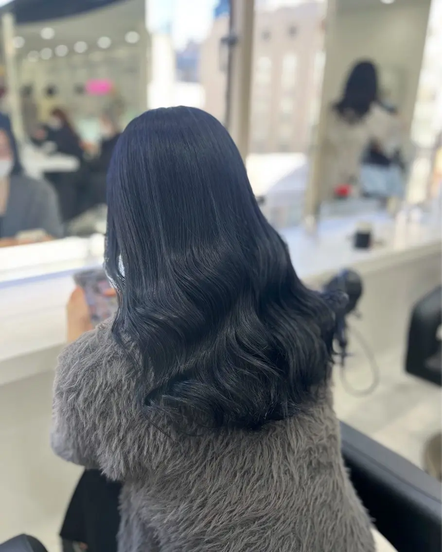 ロング カラー ヘアカラー トリートメント ヘアセット 🩵色落ち可愛い 寒色カラー🩵のヘアスタイル