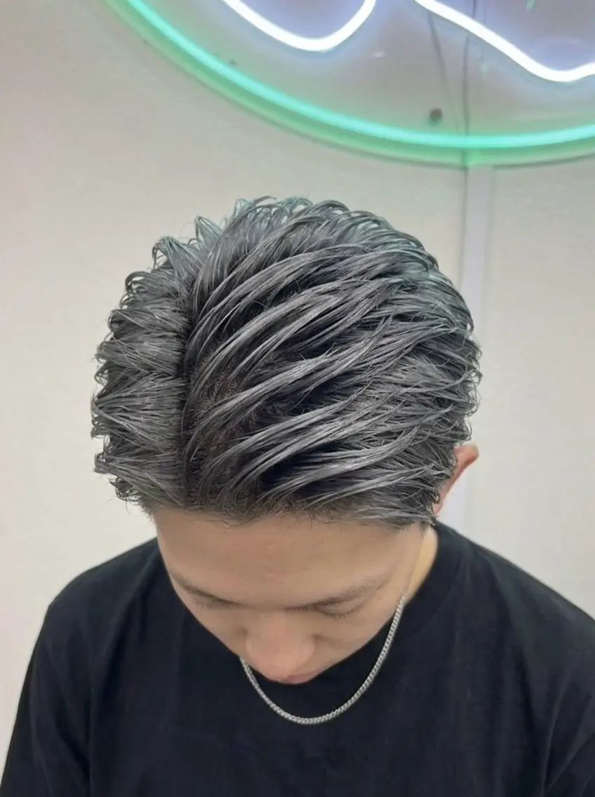 ショート カラー メンズ シルバー カット ヘアカラー 浅草駅徒歩8分/メ ンズ特化/久保 歩夢のヘアスタイル
