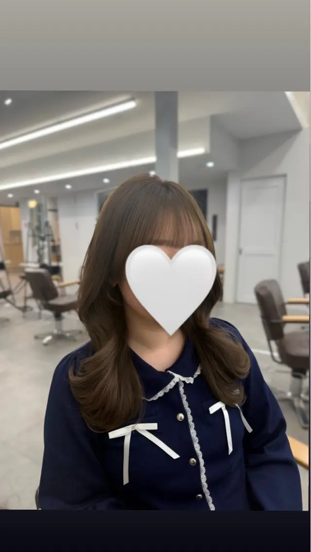 ミディアム カラー 宇田川 結菜のヘアスタイル