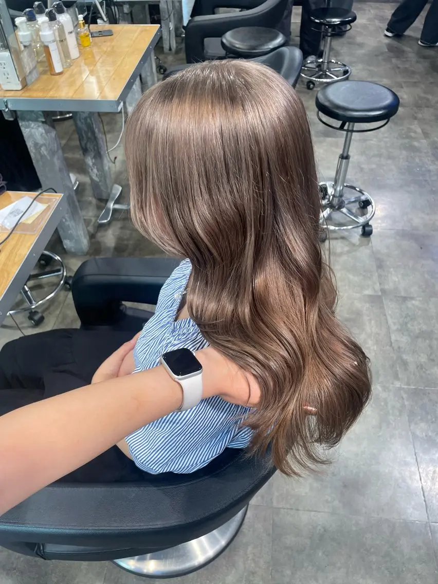 セミロング カラー ヘアカラー トリートメント ハイトーン 横浜💞ミオのヘアスタイル