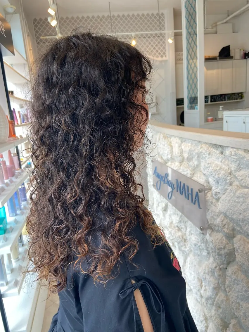 ロング Ｎ． Emiのヘアスタイル