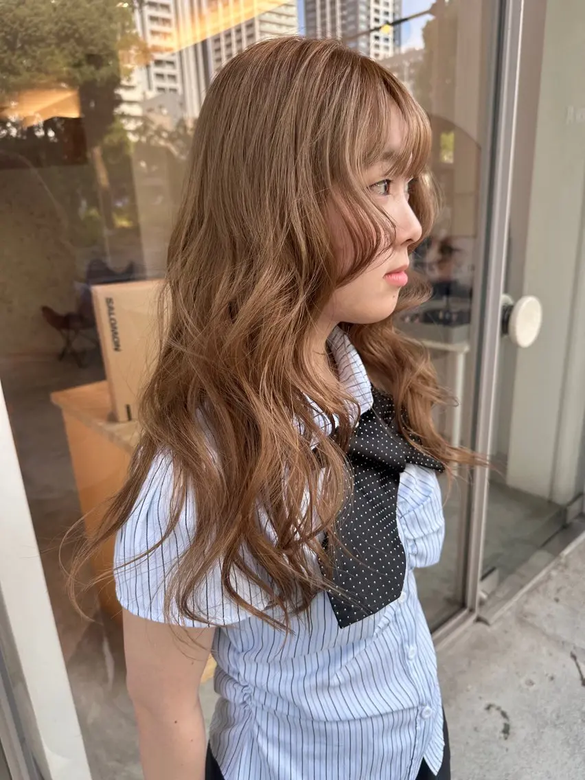 ロング カラー ベージュカラー ブリーチ 透明感カラー ハイトーンカラー ミルクティーベージュ ヘアカラー yuki 🐑のヘアスタイル