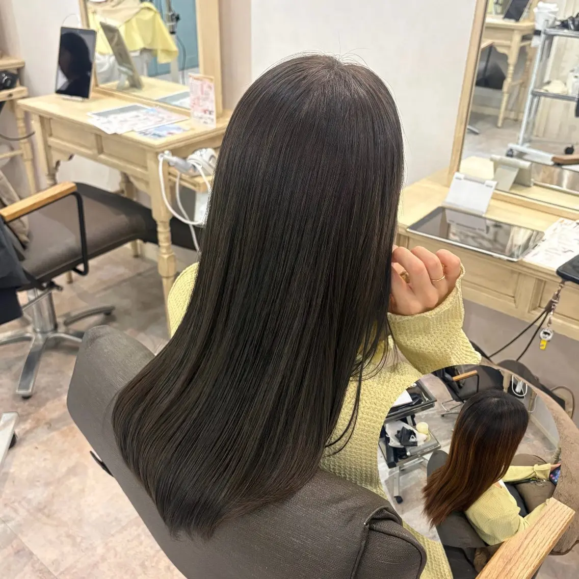 ロング カラー 透明感カラー グレージュ オリーブグレージュ オリーブグレー ヘアカラー トリートメント 艶髪/縮毛矯正/ レイヤー/栄/あやかのヘアスタイル