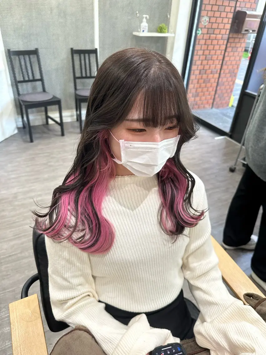 セミロング カラー ブリーチ ピンクカラー 艶髪レイヤー上田 紗也🇰🇷💗のヘアスタイル