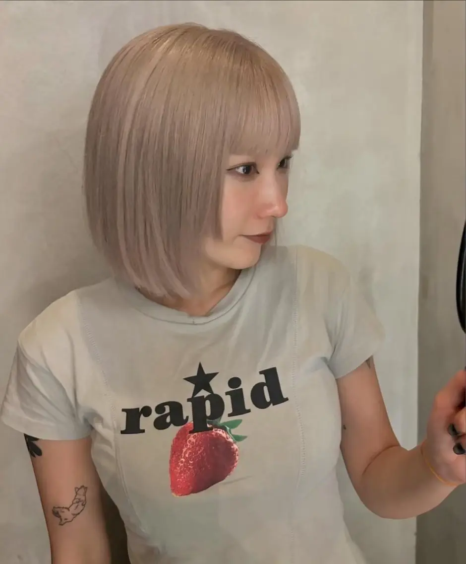 ショート カラー 💫レイヤーカット 💫ブリーチ💫サキのヘアスタイル