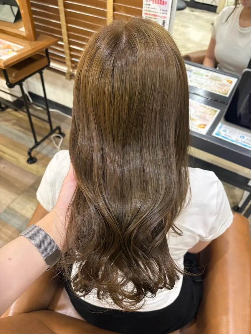 ロング カラー ベージュカラー 浦﨑 笑美里のヘアスタイル