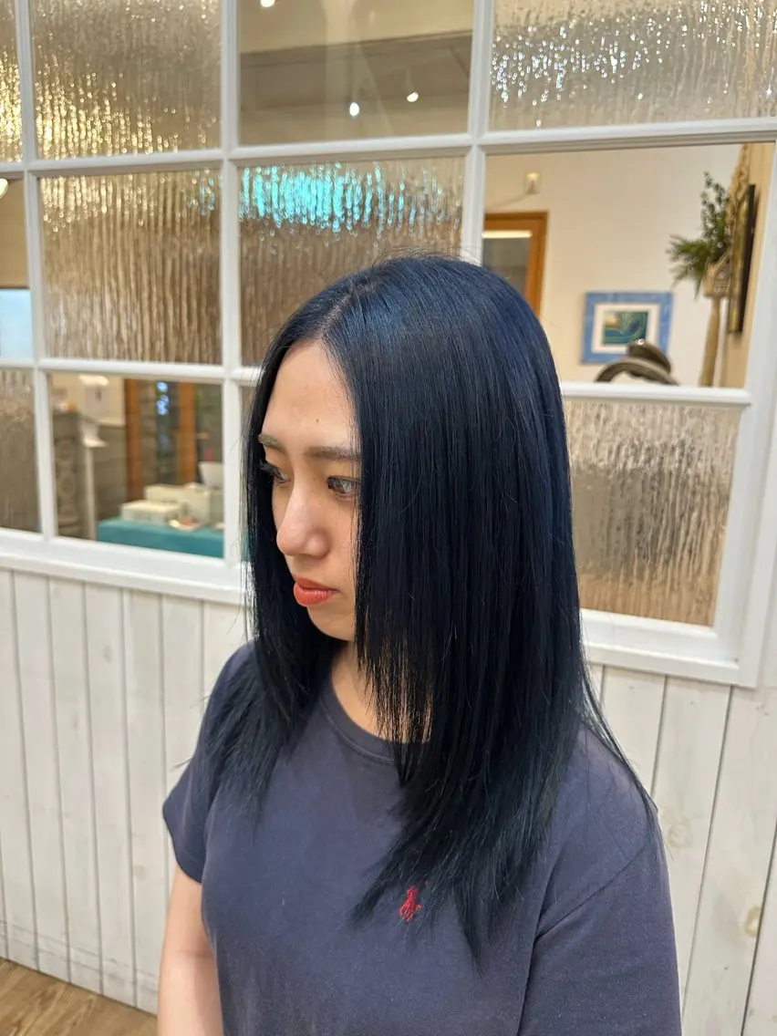 ロング カラー ブリーチ ブルーカラー 🪩格安モデル 募集中🪩モエ🪩のヘアスタイル