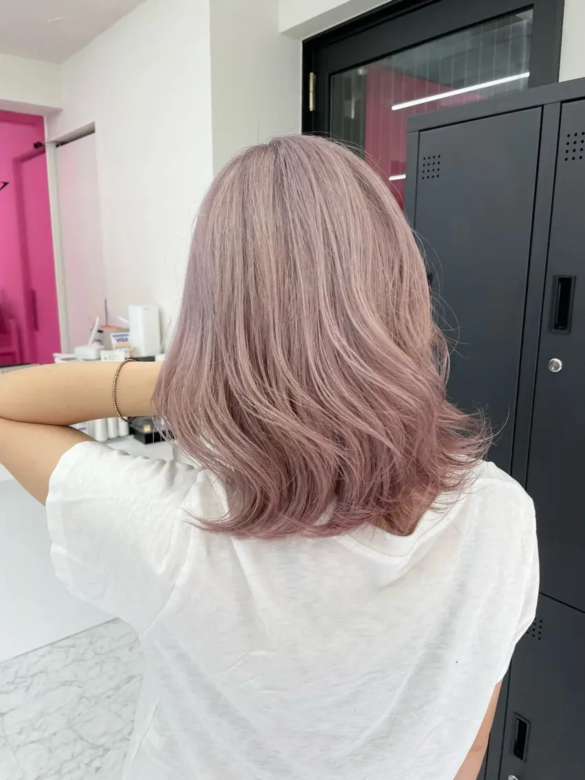 ショート カラー ハイトーンカラー ピンクカラー ホワイトピンク ヘアカラー JPCY MIRIYAのヘアスタイル