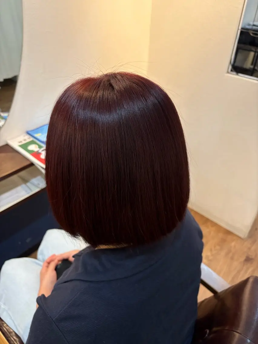カラー カシス レッドカラー 正留 来珠のヘアスタイル