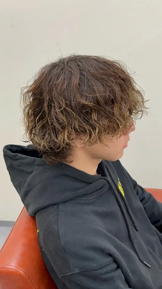 パーマ フェザーパーマメンズ ピンパーマ京都駅前のヘアスタイル