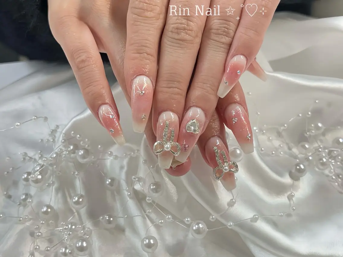 ネイル アートネイル チークネイル ジェルネイル ロングネイル マグネットネイル ハンドネイル Rin Nail 新大久保店のネイルデザイン