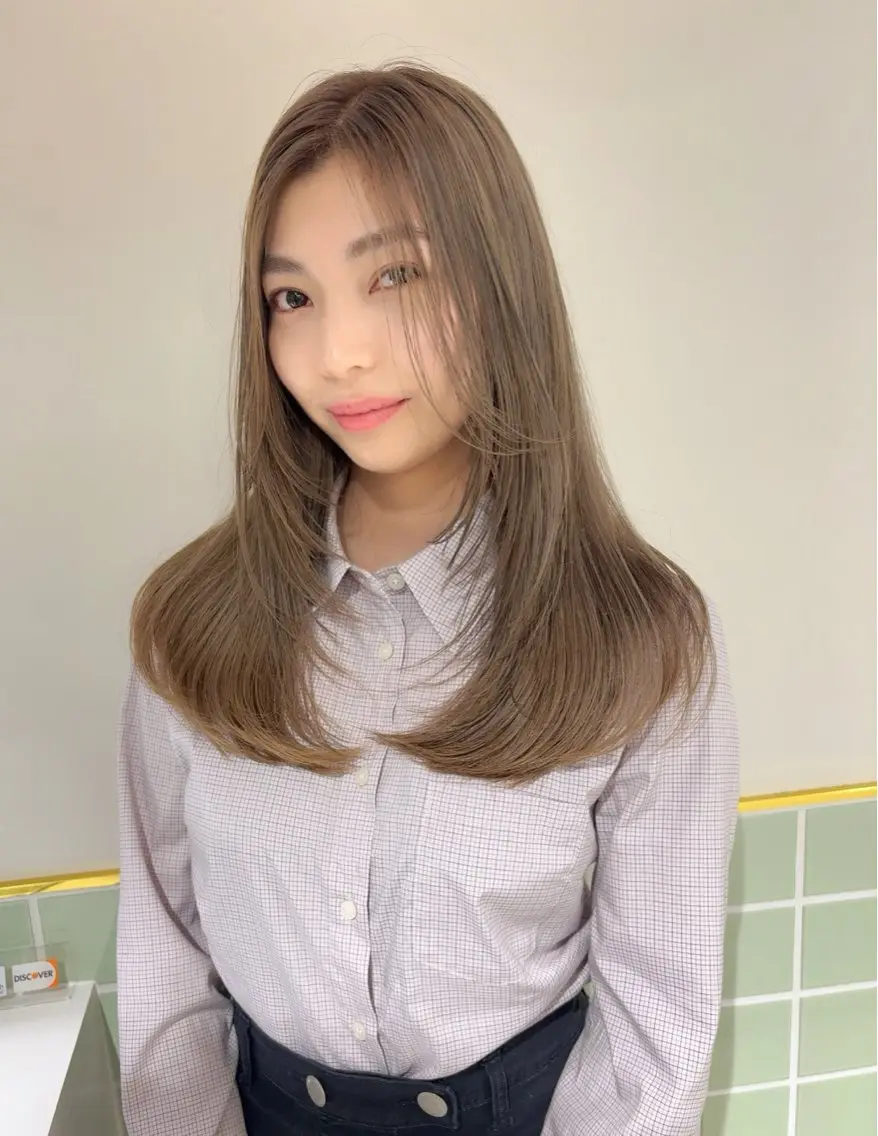 セミロング カラー ヘアアレンジ ブリーチ 透明感カラー ブリーチなしカラー くびれヘア 顔まわりレイヤー カット ヘアカラー トリートメント 2ヶ月も綺麗に /星野六三四のヘアスタイル