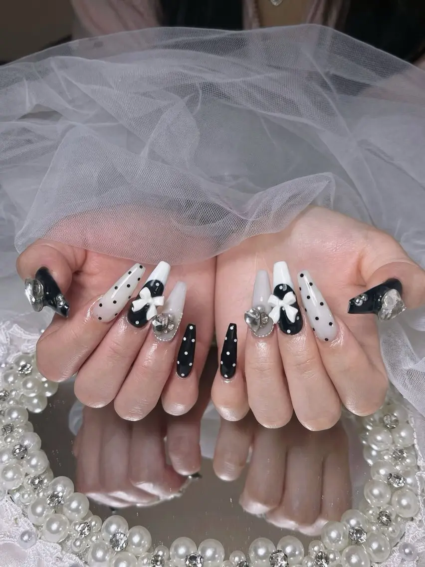 ネイル アートネイル ボルドー フレンチネイル ジェルネイル 氷ネイル・うるうるネイル ハンドネイル Julie Nail Hinのネイルデザイン