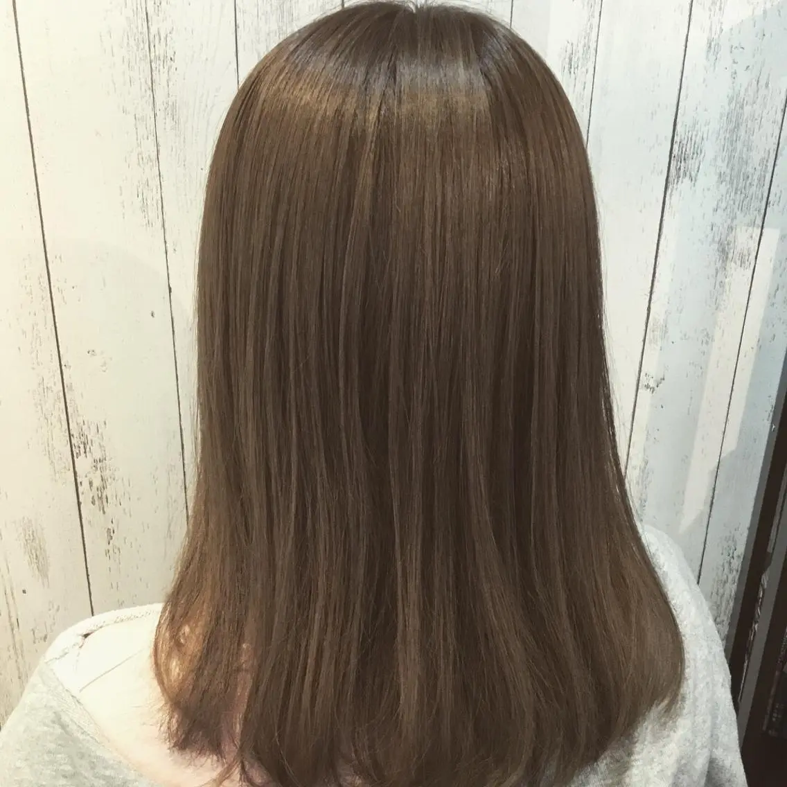 セミロング カラー embrace エンブレイスのヘアスタイル