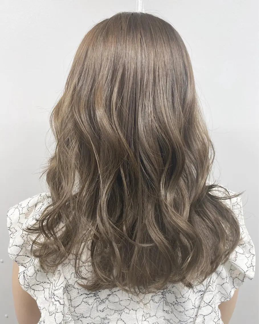 セミロング カラー ベージュカラー ミルクティーベージュ C'LD Hair トモヤのヘアスタイル