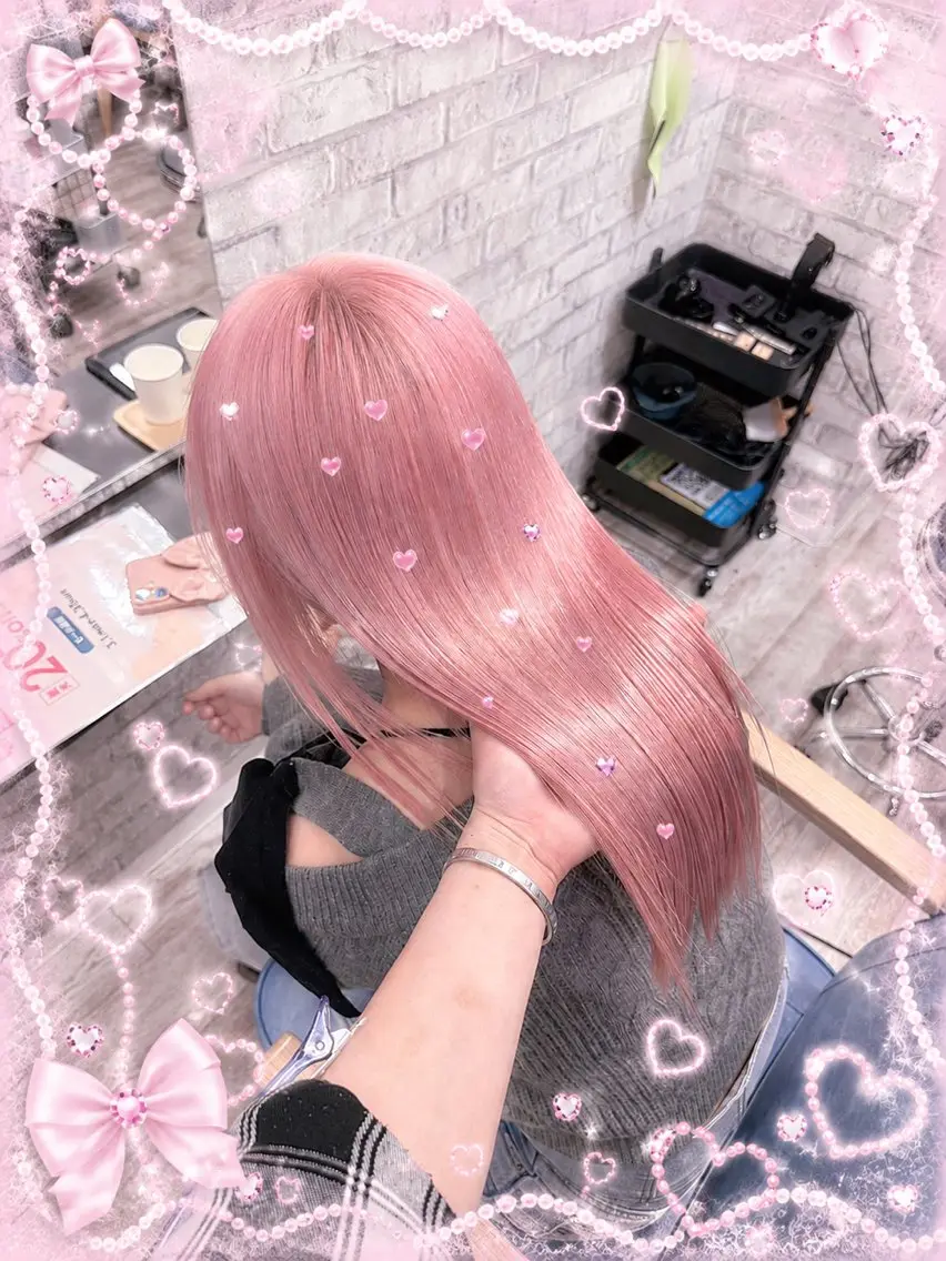 セミロング カラー みはね🎀໒꒱ ヘアメ/ハイトーンのヘアスタイル