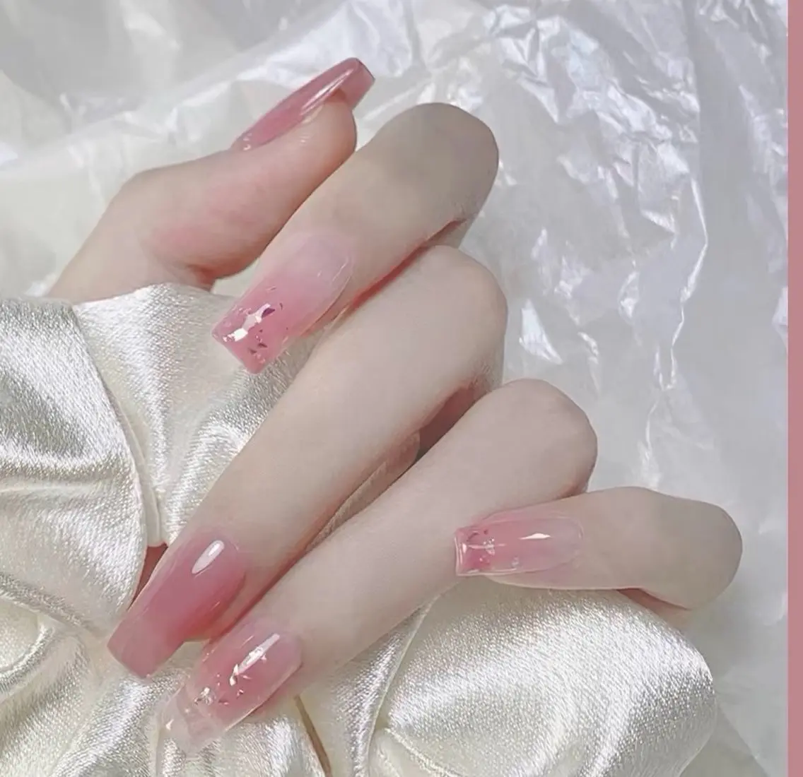 ネイル チークネイル 長さ出し フラワーネイル フレンチネイル ガーリー sun nail池袋 モデル募集のネイルデザイン