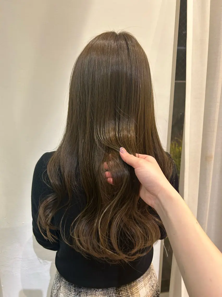 カラー ブラウンカラー オリーブブラウン ヘアカラー 市吉 杏奈のヘアスタイル