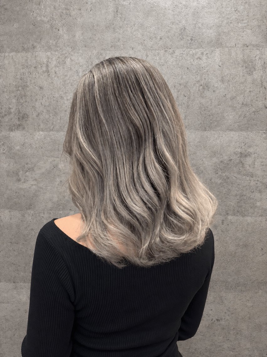 ミディアム レイヤーカット 🤍HIKARI🤍 ハイライトのヘアスタイル