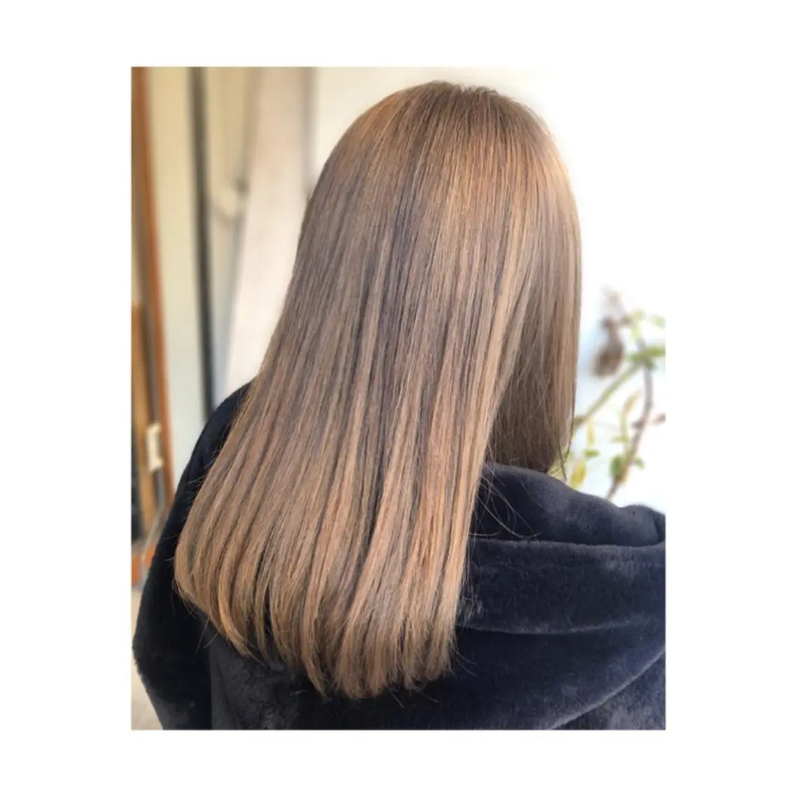 セミロング カラー ベージュカラー ダブルカラー ミルクティーベージュ まちだ ひとみのヘアスタイル