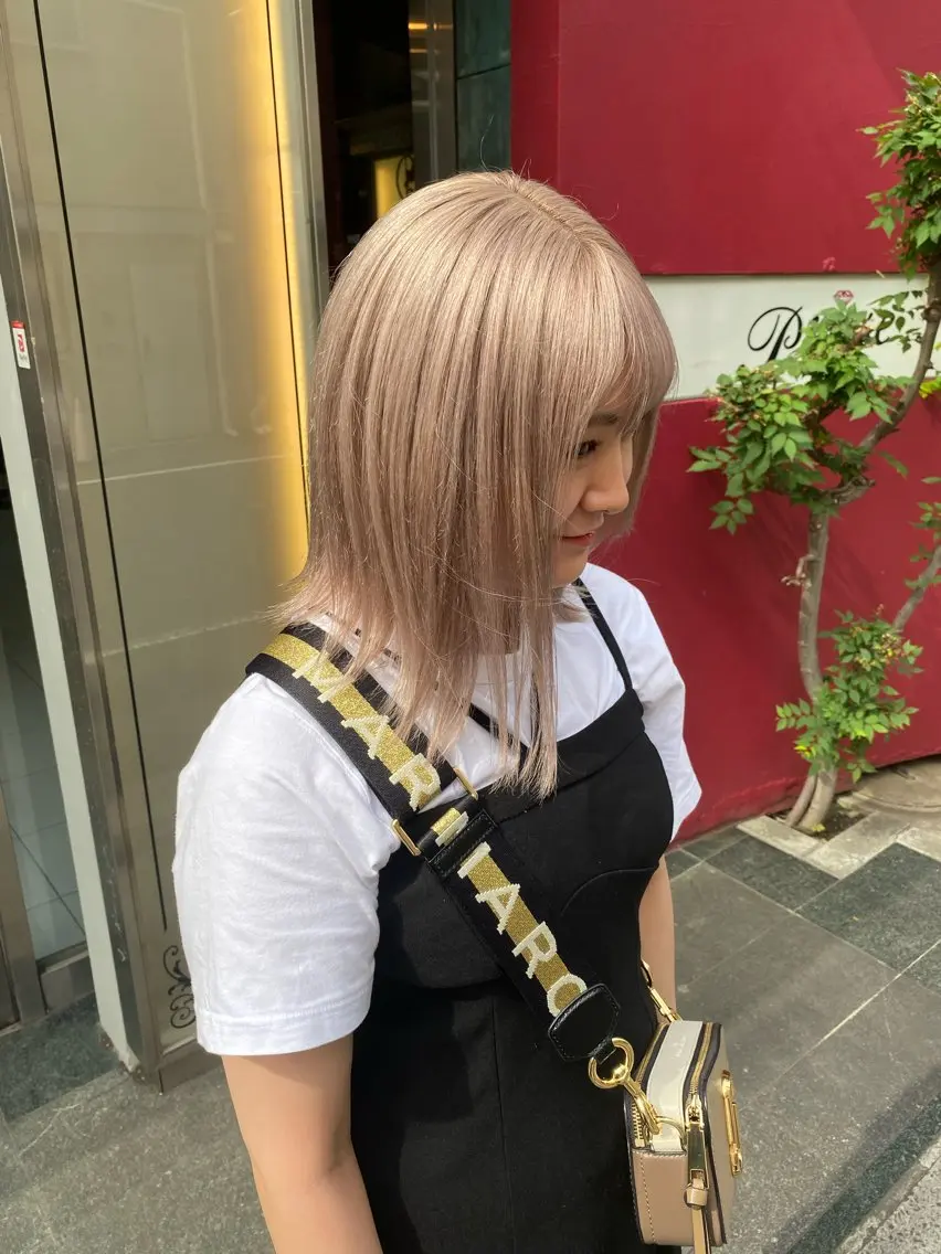 セミロング カラー ベージュカラー ミルクティーベージュ ホワイトミルクティーベージュ ヘアカラー トリートメント グレージュ達人/赤み 消し/ブリーチ/岩崎のヘアスタイル
