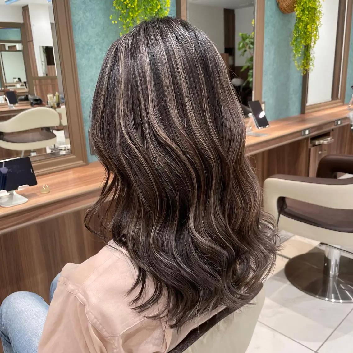 セミロング カラー ヘアアレンジ ブリーチ ケアブリーチ ダブルカラー イヤリングカラー ハイライトカラー ヘアカラー 🇰🇷韓国ヘア★ 副店長.쿠리타⭐︎のヘアスタイル