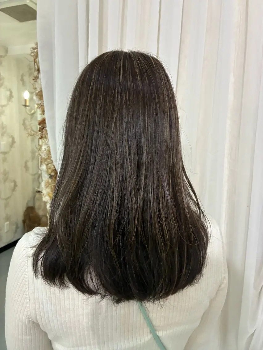 ミディアム カラー ブラウンカラー ハイライトカラー ハイライト 🌟小出　倫花🌟 艶カラー／カットのヘアスタイル