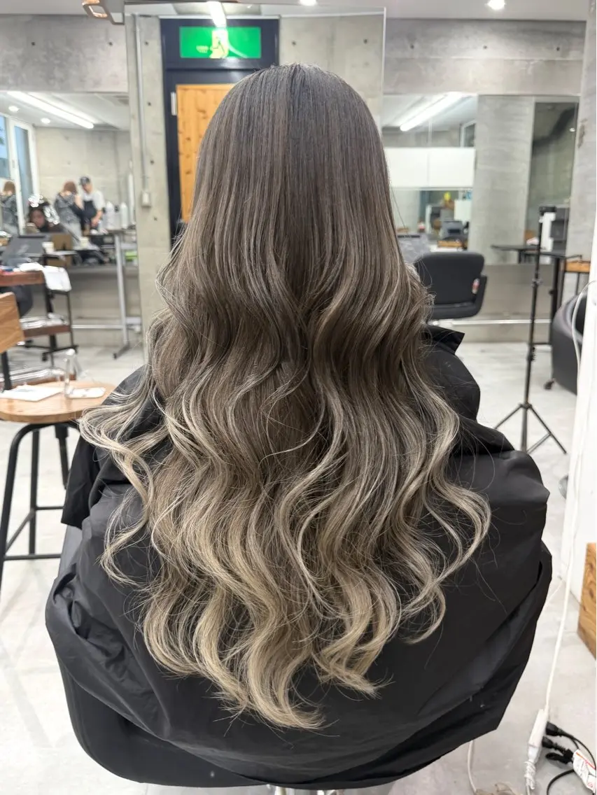ロング カラー ヘアカラー トリートメント Kotoko🖤/海 外/バレイヤージュのヘアスタイル