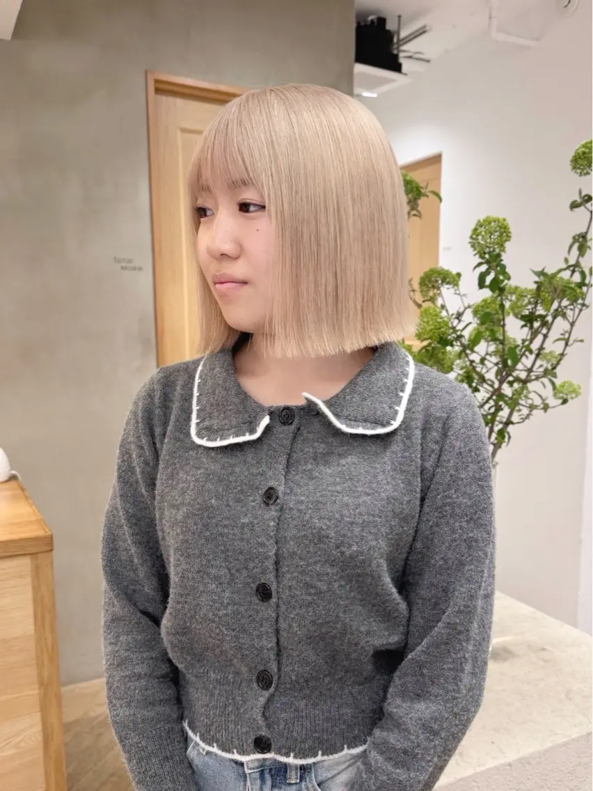 ミディアム カラー ベージュカラー ブリーチ ブロンド ブロンドベージュ トリートメント ヘアカラー トリートメント ボブ/縮毛矯正 🌟梅田盛一🌟のヘアスタイル