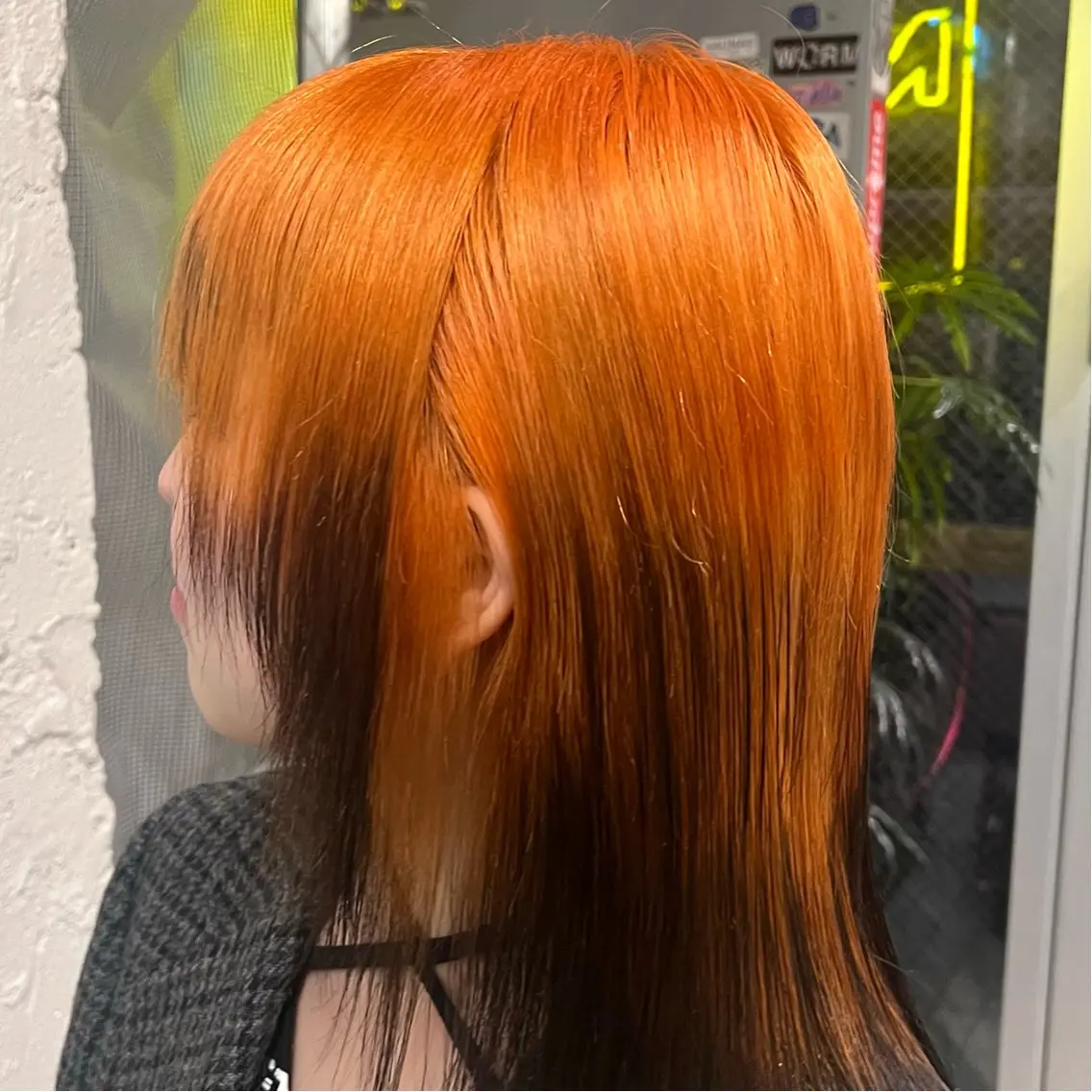 セミロング カラー 黒髪 ブリーチ オレンジ ⚡️ハイトーン/ デザインカラー⚡️のヘアスタイル