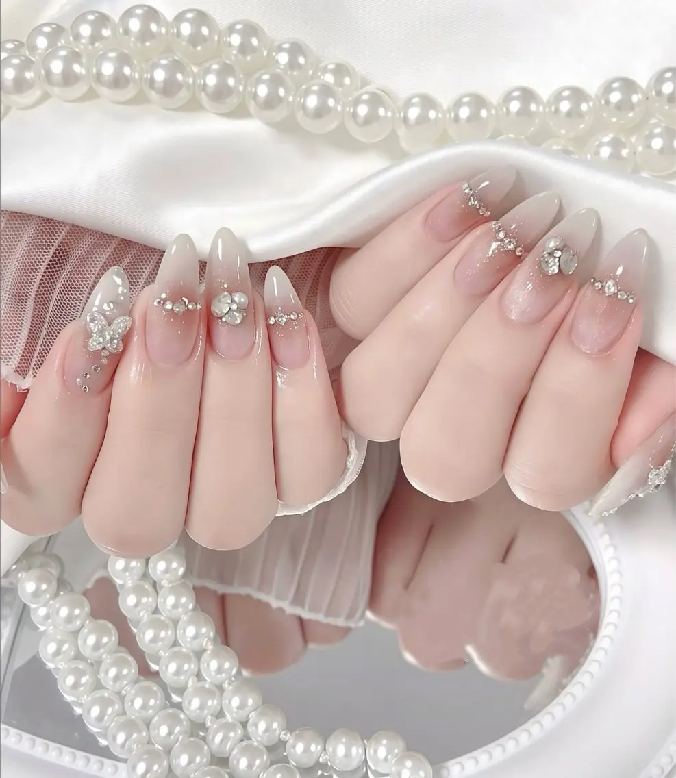 ロング 外国人風カラー 韓国風ヘア ハンドネイル E🌷nail 長さだし専門店のネイルデザイン