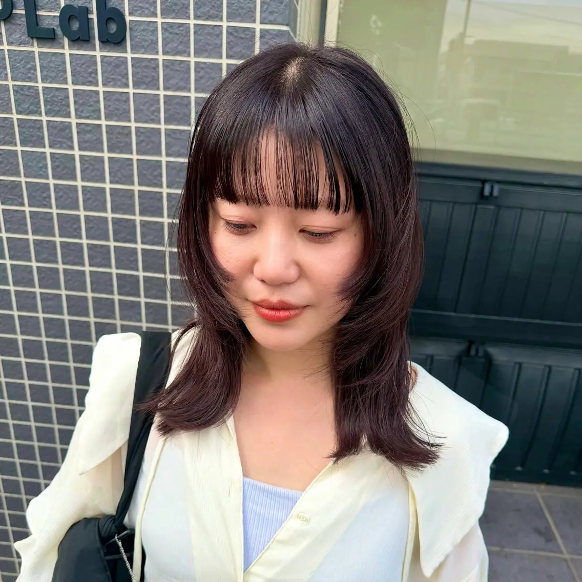 セミロング 顔まわりレイヤー 顔周りカット レイヤーカット カット ヘアカラー トリートメント 会田有紀 /切りっぱなしボブのヘアスタイル