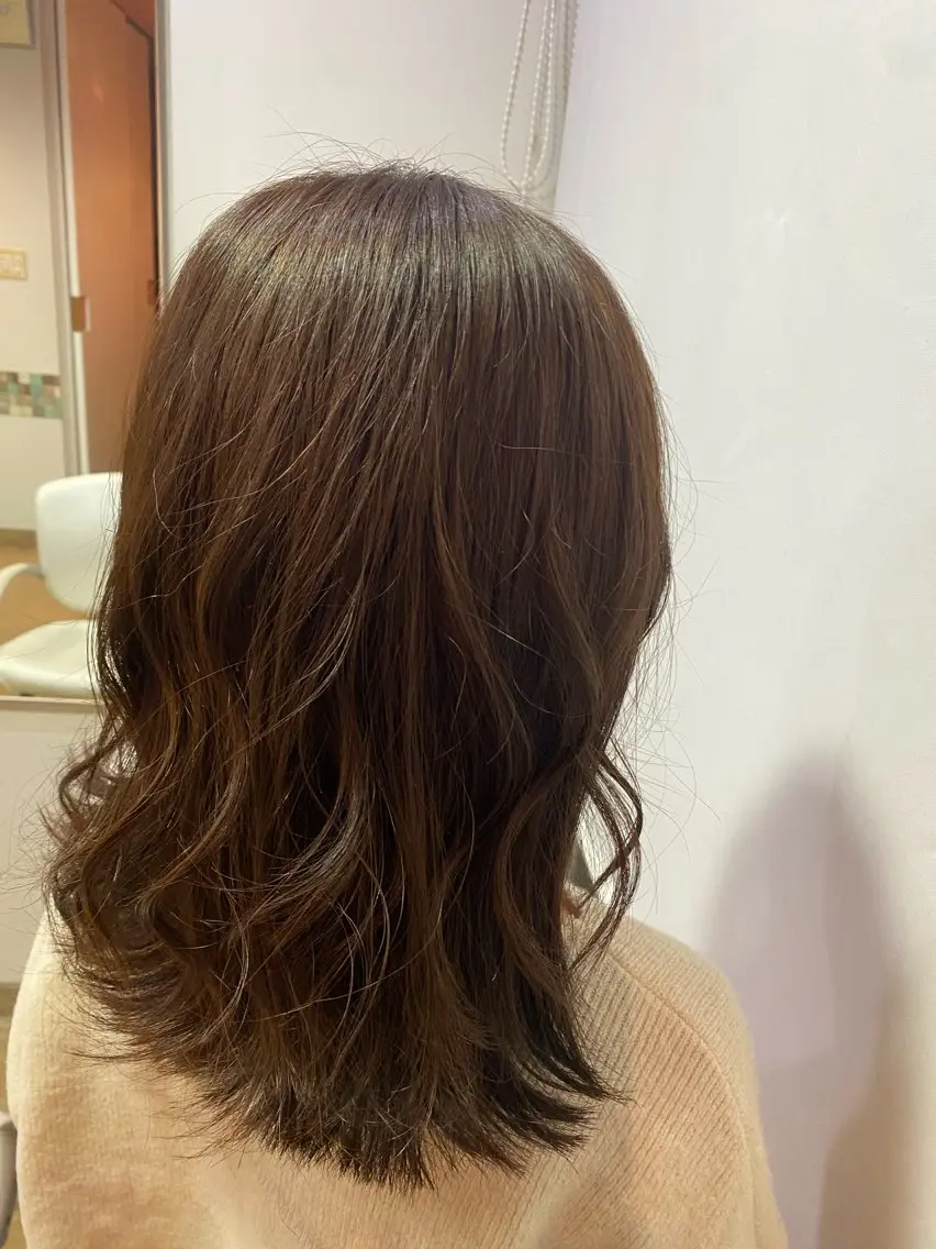 ミディアム アッシュ 西川 礼菜のヘアスタイル