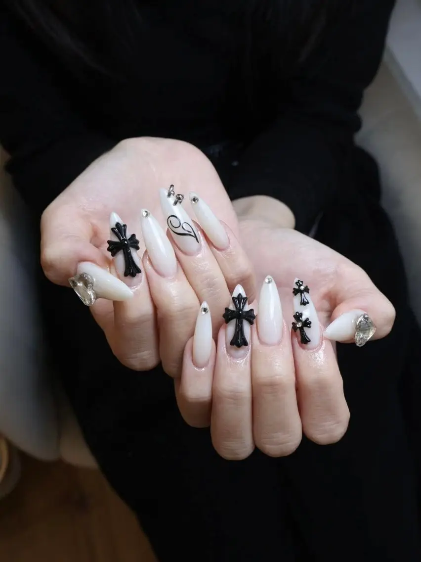 ネイル 長さ出し ガーリー キラキラネイル 韓国ネイル 水色 ハンドネイル ICE Nailsのネイルデザイン
