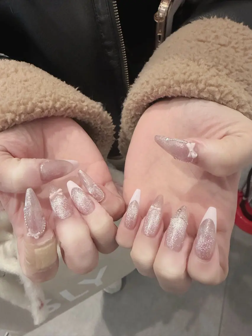ネイル フレンチネイル ガーリー キラキラネイル マグネットネイル ピンク ハンドネイル MAKI🌸堺筋本町 ガーリー/綺麗めのネイルデザイン
