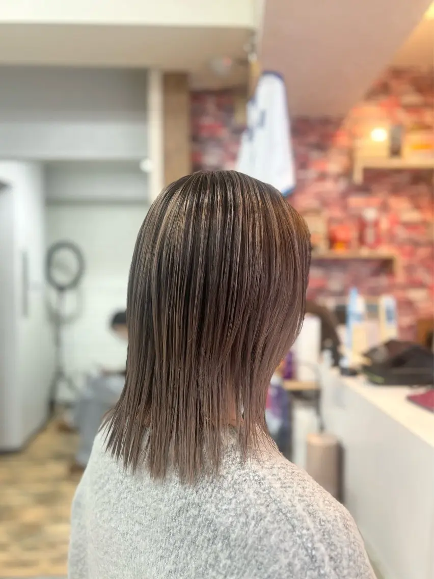 セミロング カラー もえ こーんのヘアスタイル