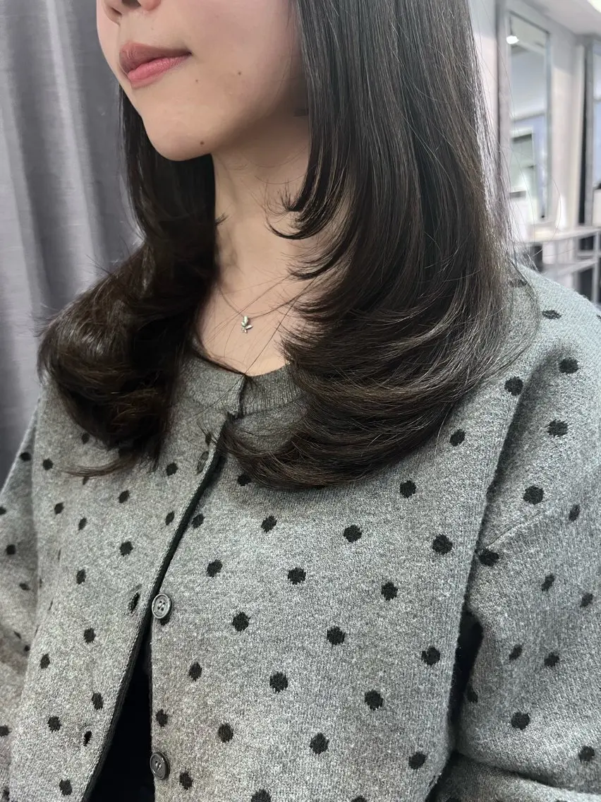 セミロング カラー 黒髪 ブリーチ 透明感カラー 顔周りカット レイヤーカット 透明感/レイヤー 🇰🇷tomonaのヘアスタイル