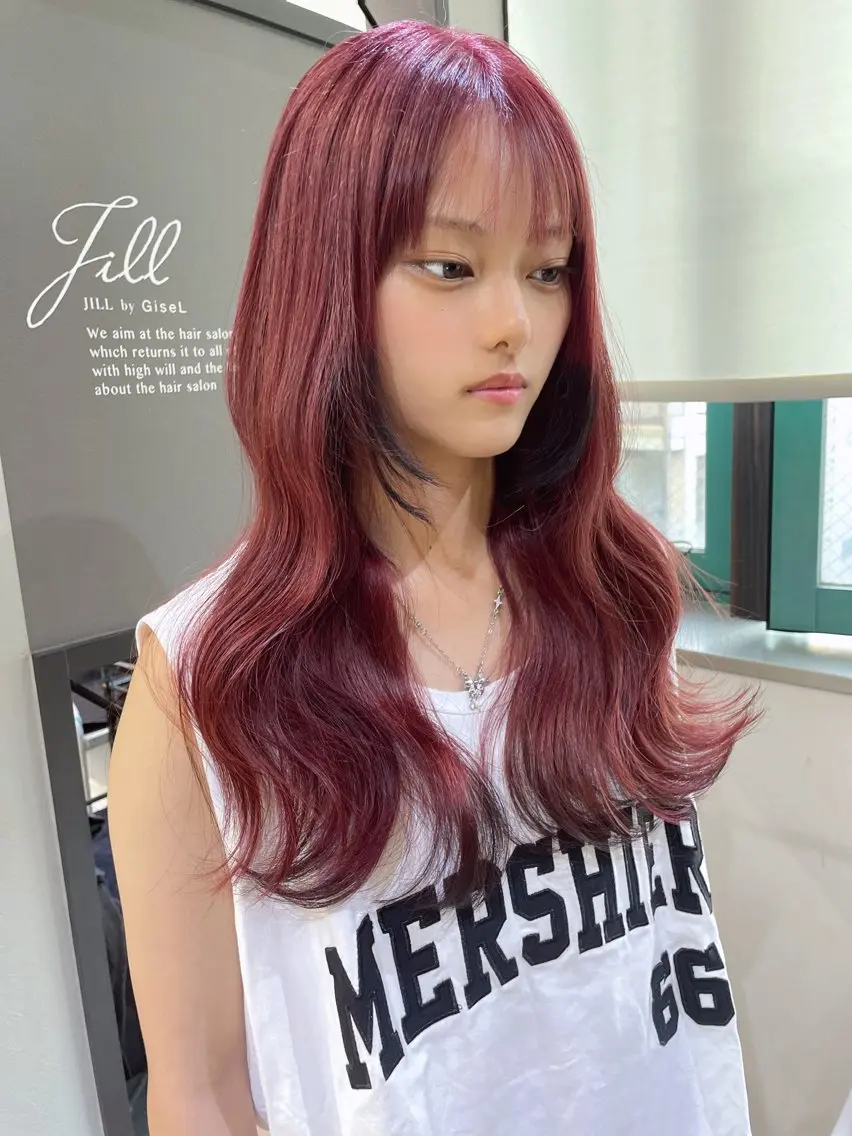 ロング カラー デザインカラー AIRI layer cut hairのヘアスタイル