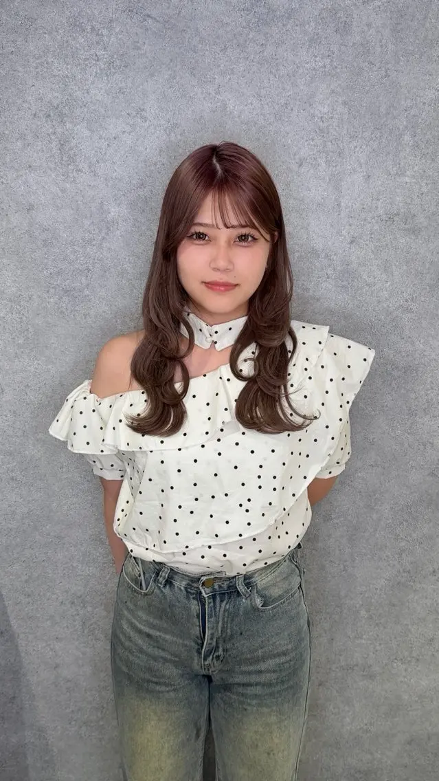 ロング カラー ベージュカラー ブラウンカラー 透明感カラー シアーベージュ ヘアカラー トリートメント 紅都🫧 透明感水光カラーのヘアスタイル