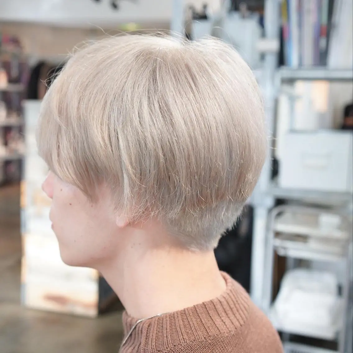 ショート カラー ブリーチ ヘアカラー トリートメント ハイトーン/レイヤー /ケアブリーチ石川治のヘアスタイル