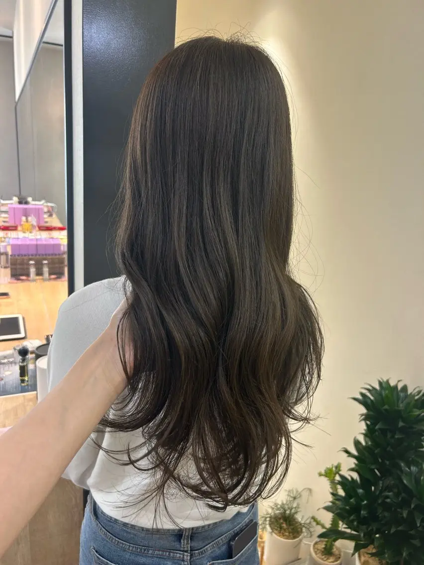 ロング カラー 透明感カラー グレージュ オリーブグレージュ オリーブグレー hubhair レイヤー/透明感のヘアスタイル