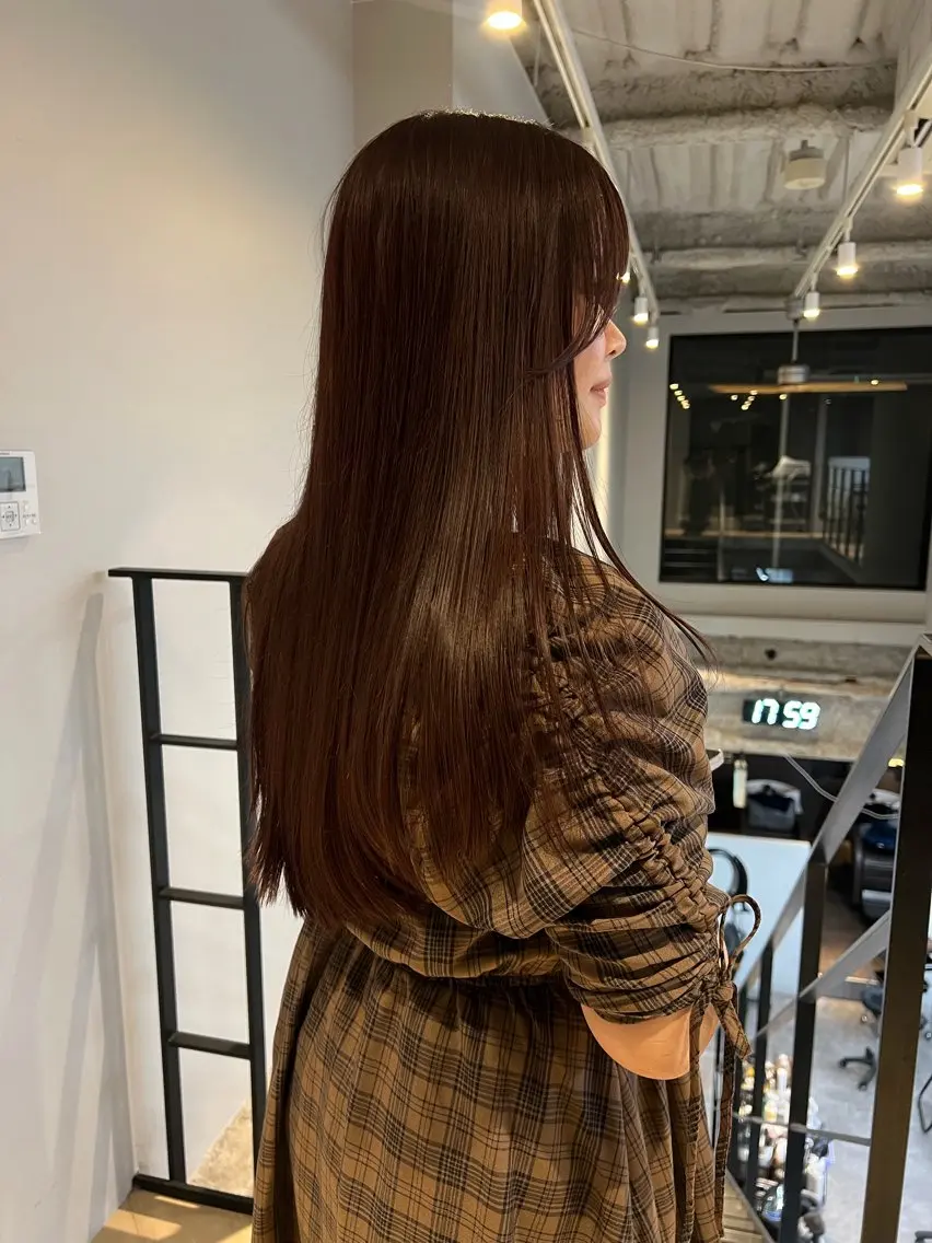ロング ヘアカラー トリートメント 下川 結月のヘアスタイル