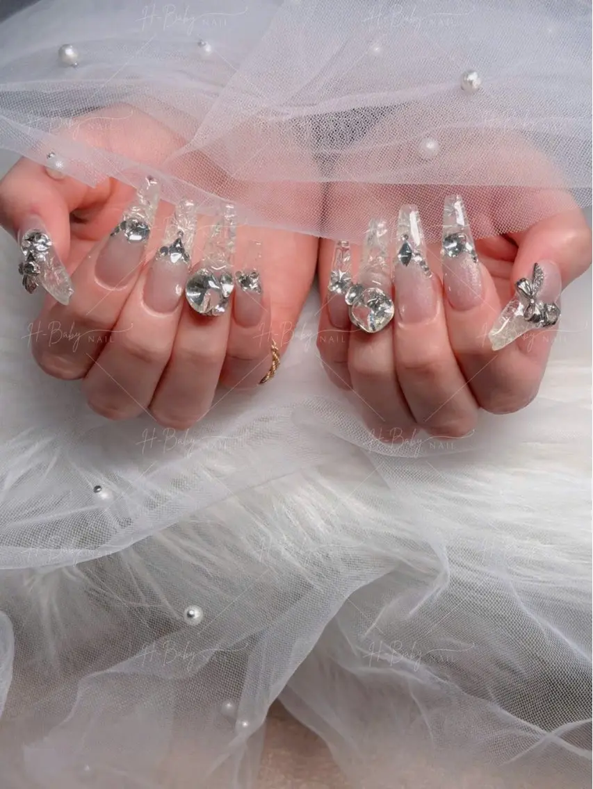ネイル オーロラネイル フレンチネイル ジェルネイル ハロウィン キラキラネイル H.baby Nail Salonのネイルデザイン