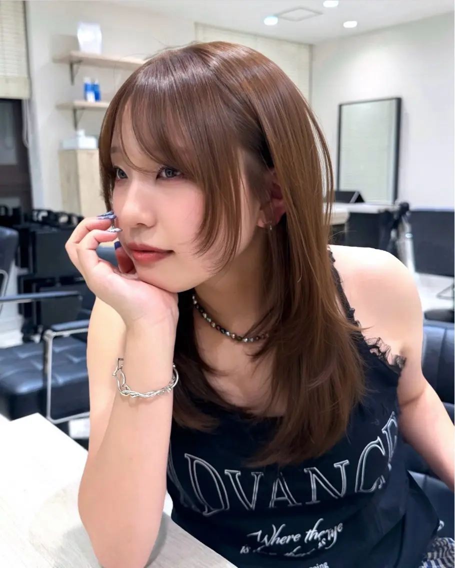 ミディアム 顔まわりレイヤー 顔周りカット レイヤーカット ヘアカラー トリートメント レイヤー×透明感🌀 カナ 銀座のヘアスタイル