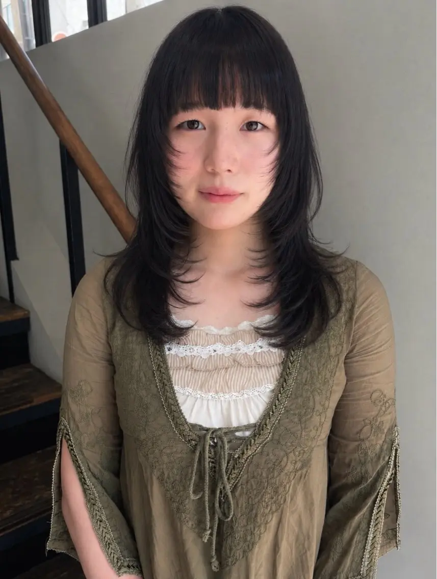 ミディアム レイヤーカット カット レイヤー / ボブ/ 透明感カラーsakiのヘアスタイル