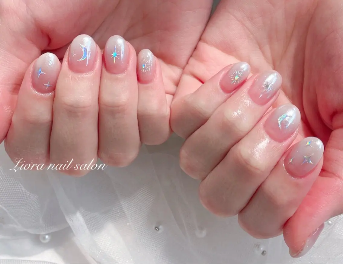 ネイル フレンチネイル ジェルネイル ガーリー グラデーション キラキラネイル ハンドネイル Liora nailのネイルデザイン