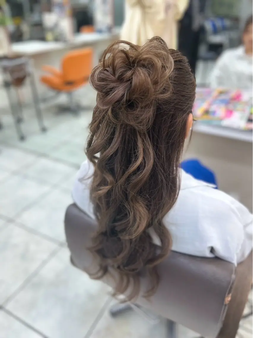 ヘアアレンジ 仲程 亜矢女のヘアスタイル