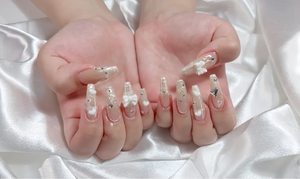 ネイル オーロラネイル チークネイル フットネイル フレンチネイル ジェルネイル ハンドネイル Havi Nailsのネイルデザイン